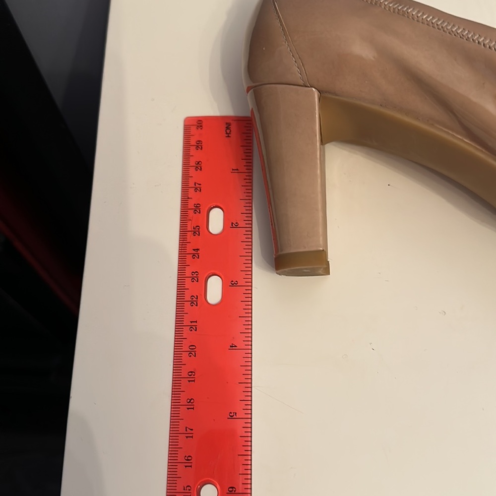 Pumps by Stuart Weitzman crème coloured gorgeous  shoes. - Picture 4 of 4